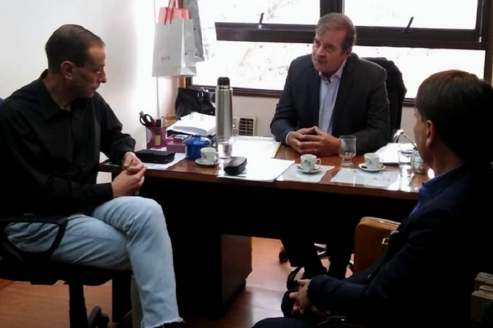 El intendente Arrieta junto al Juez Federal Rodríguez y el asesor legal municipal, Roberto Fernández Meire. 