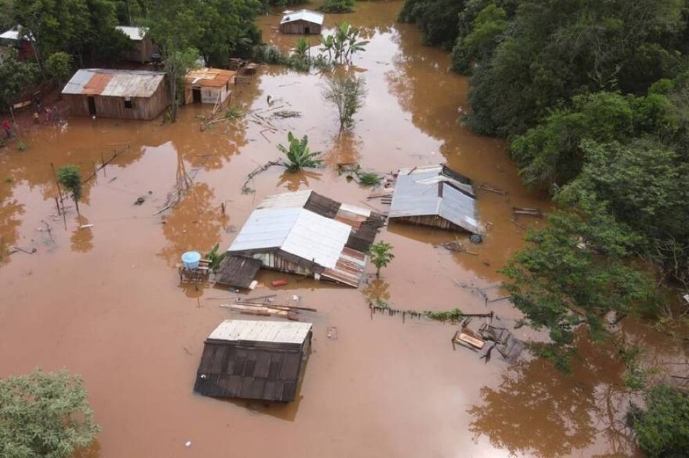 La histórica crecida de Rio Paraná complico a varias provincias.