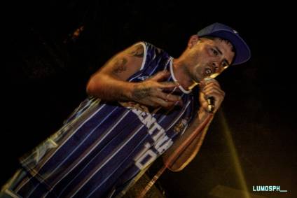 “R17”, el entrenador-rapero, presentó una nueva canción