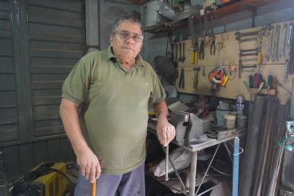 Es jubilado y busca respuestas de PAMI para conseguir la pr&oacute;tesis de su pierna