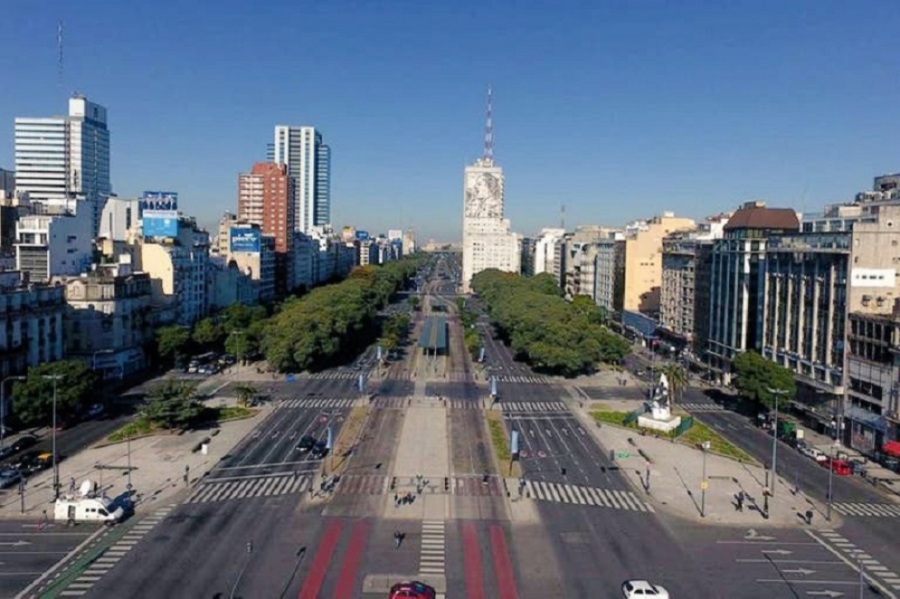 La Avenida 9 de Julio totalmente vacía durante la medida de fuerza. 