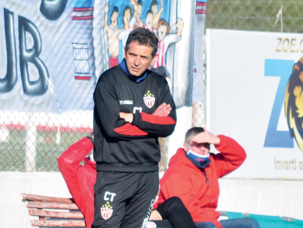 ¿Quién se hace cargo de la partida del entrenador?