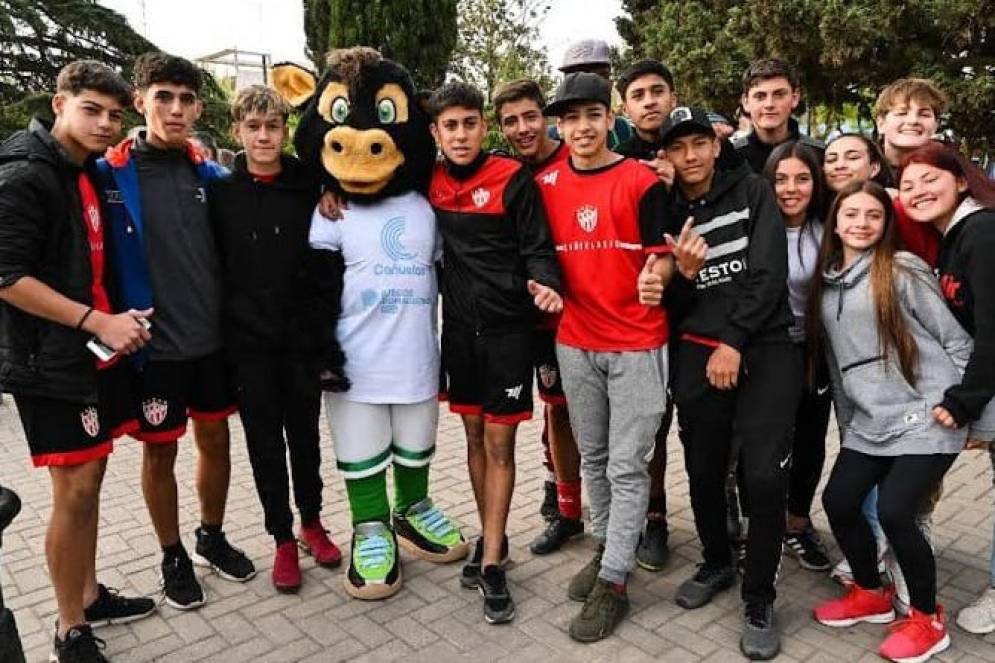 En 2022, Cañuelas logró la dorada en Fútbol Playa.