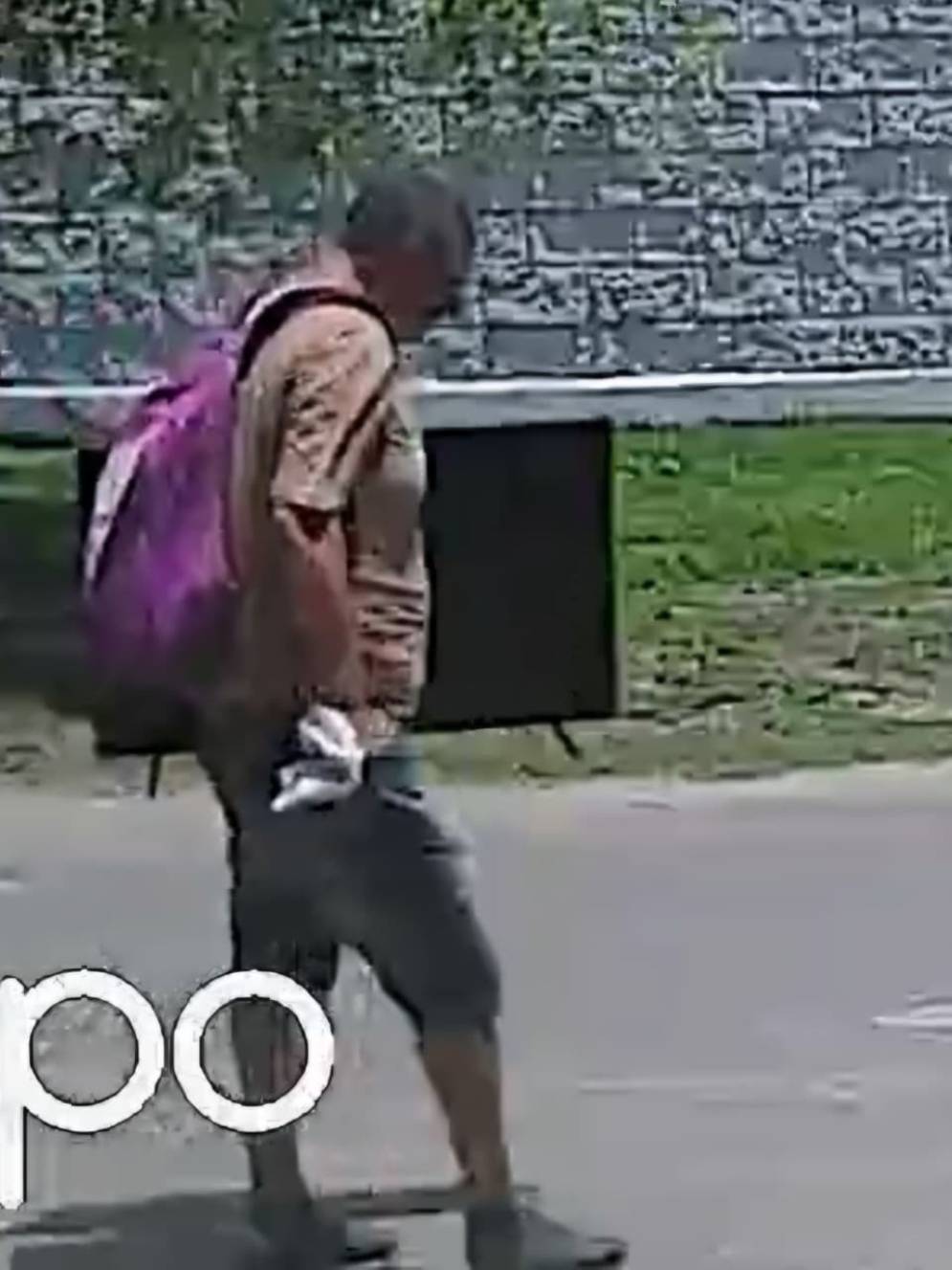 Se las tomó a paso cansino. (Captura de video)