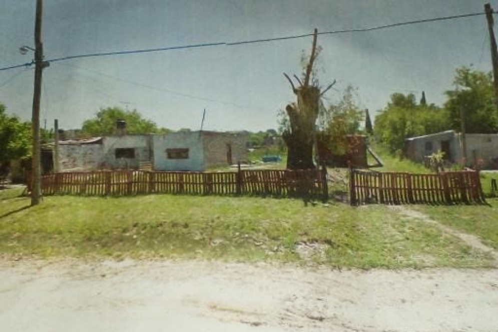 El terreno y la casa tomada.