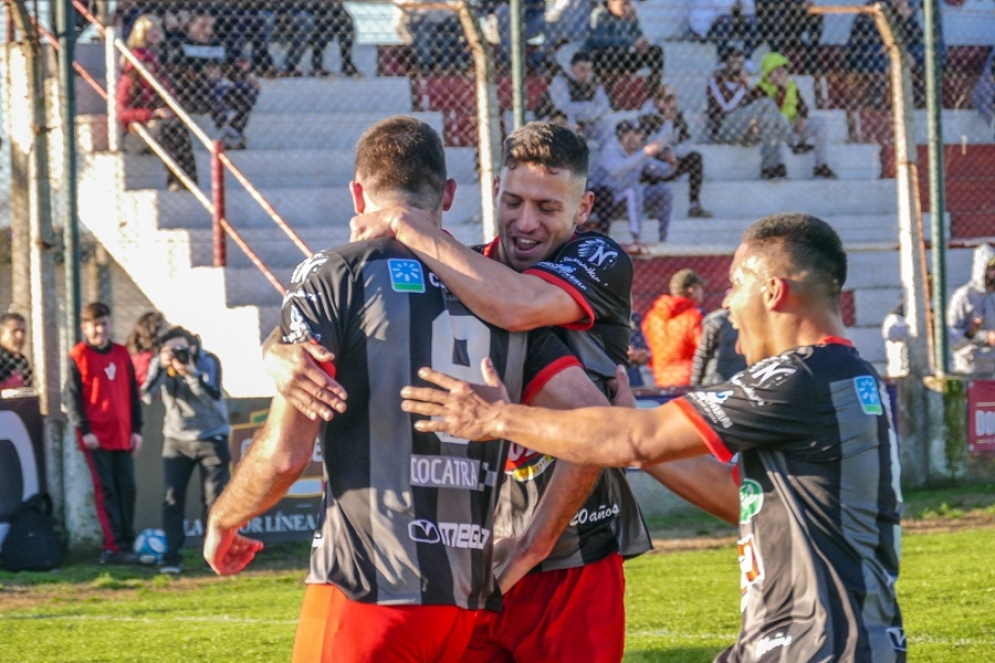 Ottaviani festeja su gol. /Foto: Adrián Monod. 