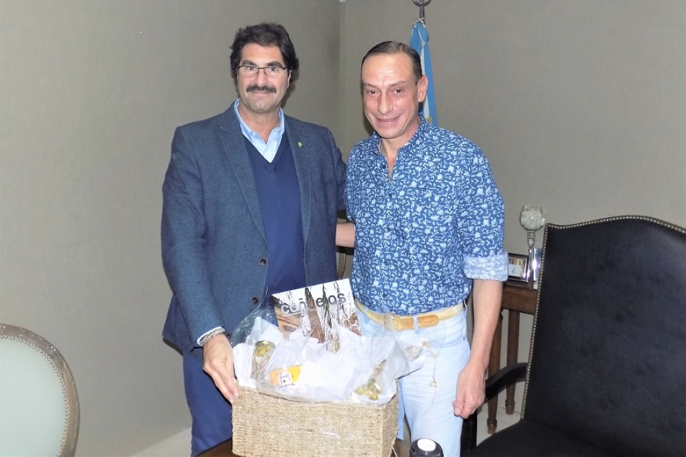 El ministro de Agroindustria, Leonardo Sarquís y el intendente Gustavo Arrieta.