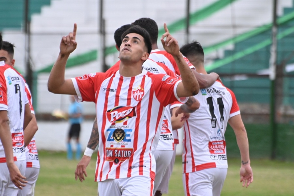 Castañeda, con la ley del ex, marcó el 1 a 0. (FOTO: Jonathan Argañaraz).