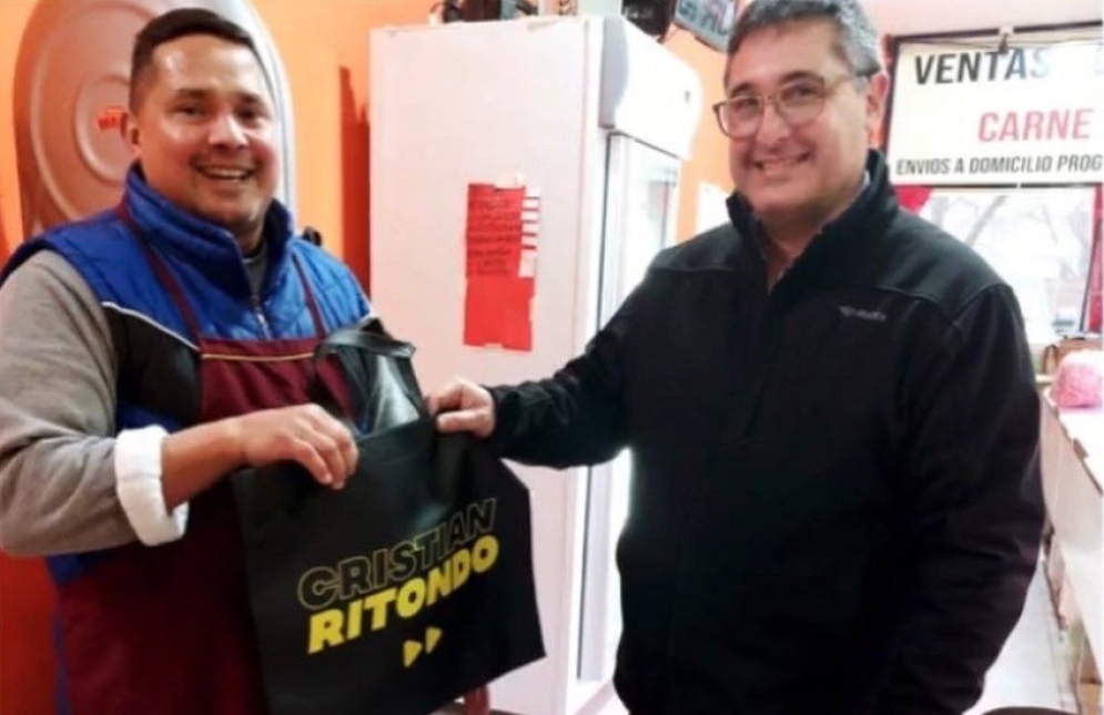 Domínguez fue recibido por los comerciantes. 