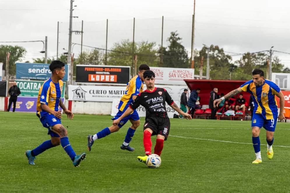 Bautista Brignani -foto-, debut&oacute; en Primera junto a Santino Cari (Prensa CFC).