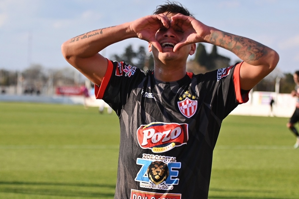 Álvarez festejando el empate sobre la hora. FOTO: Jonathan Argañaraz