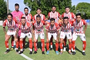 Los 11 del último cruce  frente a Comunicaciones. (FOTO: Jonathan Argañaraz).