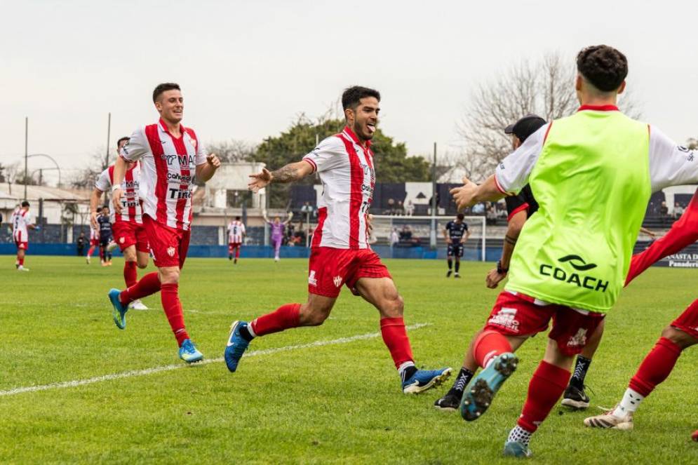 Aguirre, festejando el segundo gol, que trajo alivio (FOTO: Prensa CFC).