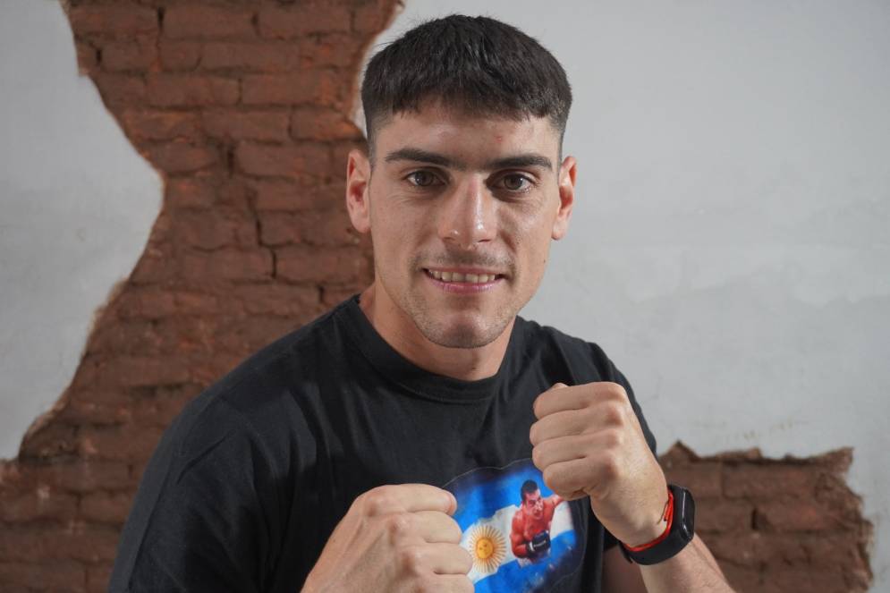 El campeó posando para NacPop.