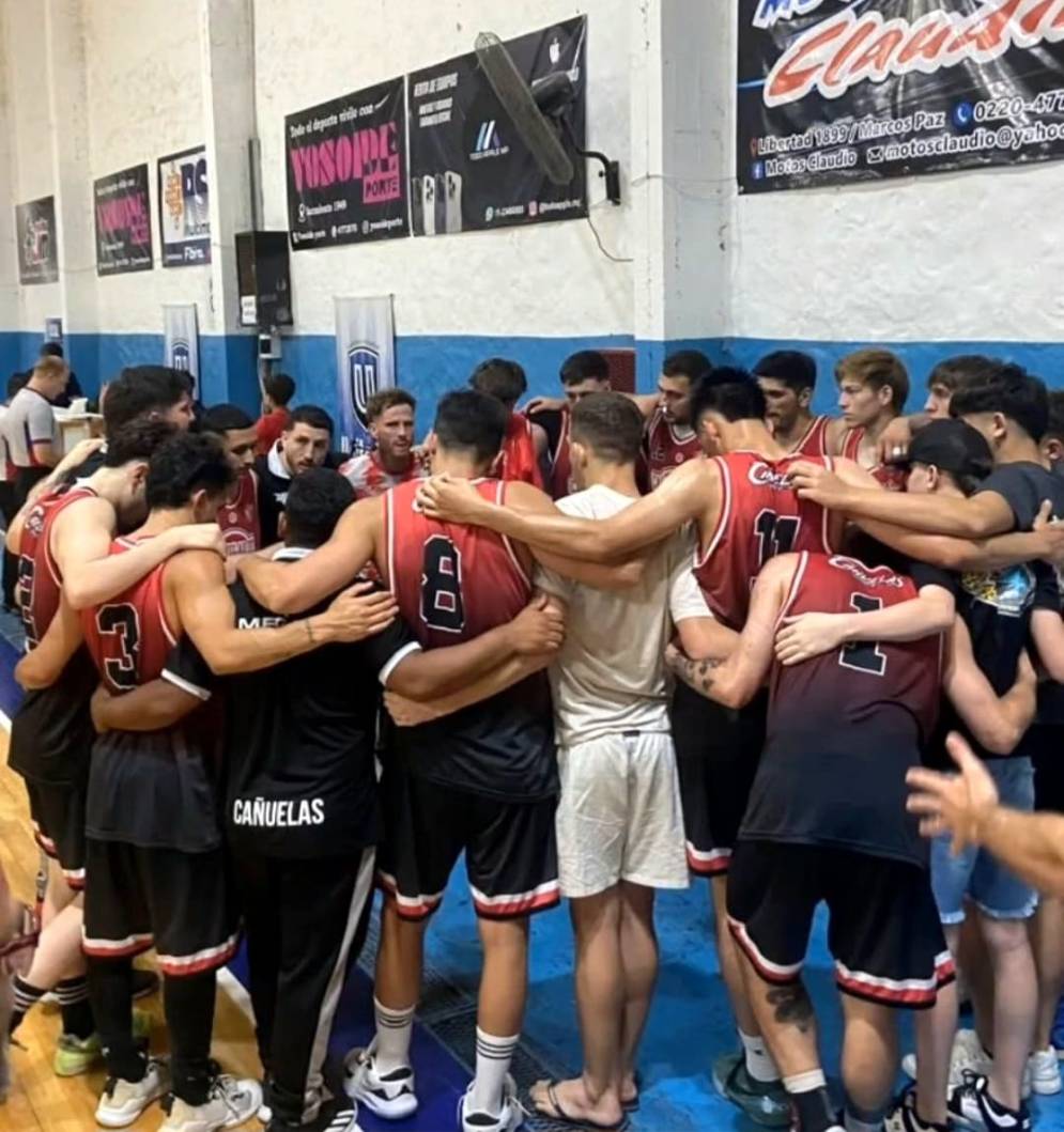 La arenga de agradecimiento al final de la temporada. (FOTO: Instagram @cfcbasquet).