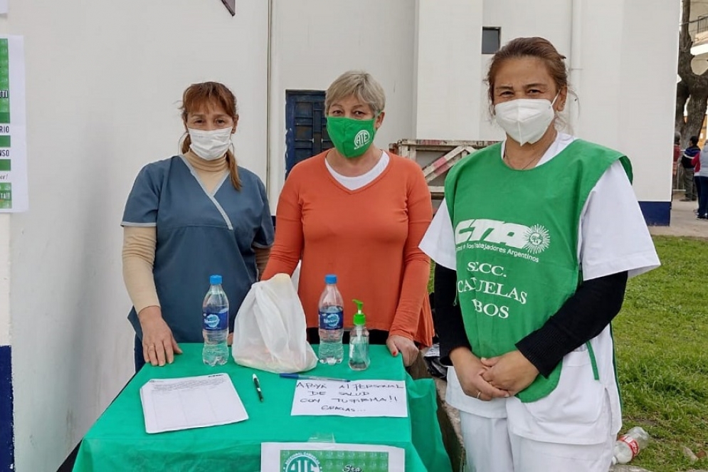 Uno de los puntos de reclamo fue el vacunatorio del Club San Martín.