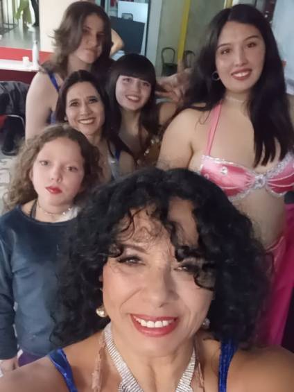 La escuela de Danzas &ldquo;Zahira&rdquo; se coron&oacute; en la Calle Corrientes