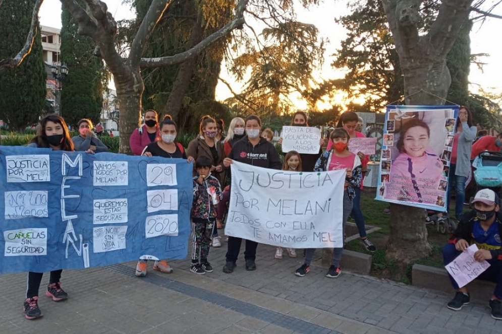 Vecinos se manifestaron este martes, en la Plaza San Martín. 
