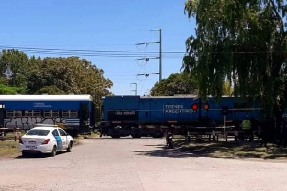 una vecina de 61 años quiso suicidarse esperando la embestida de una formación de pasajeros.