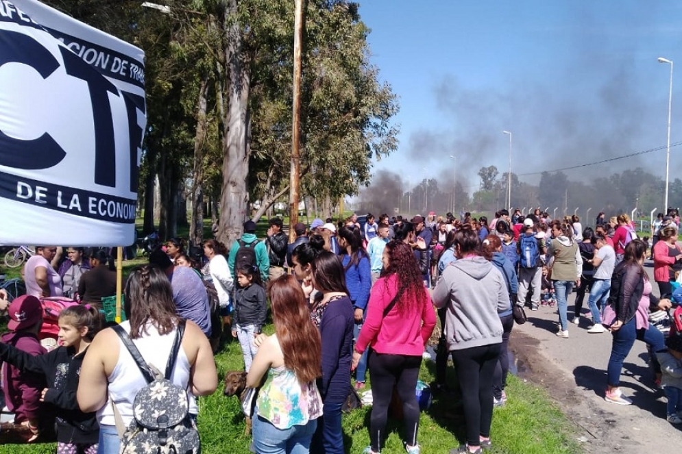 Las organizaciones sociales se reunieron a la vera de la Ruta N°205.