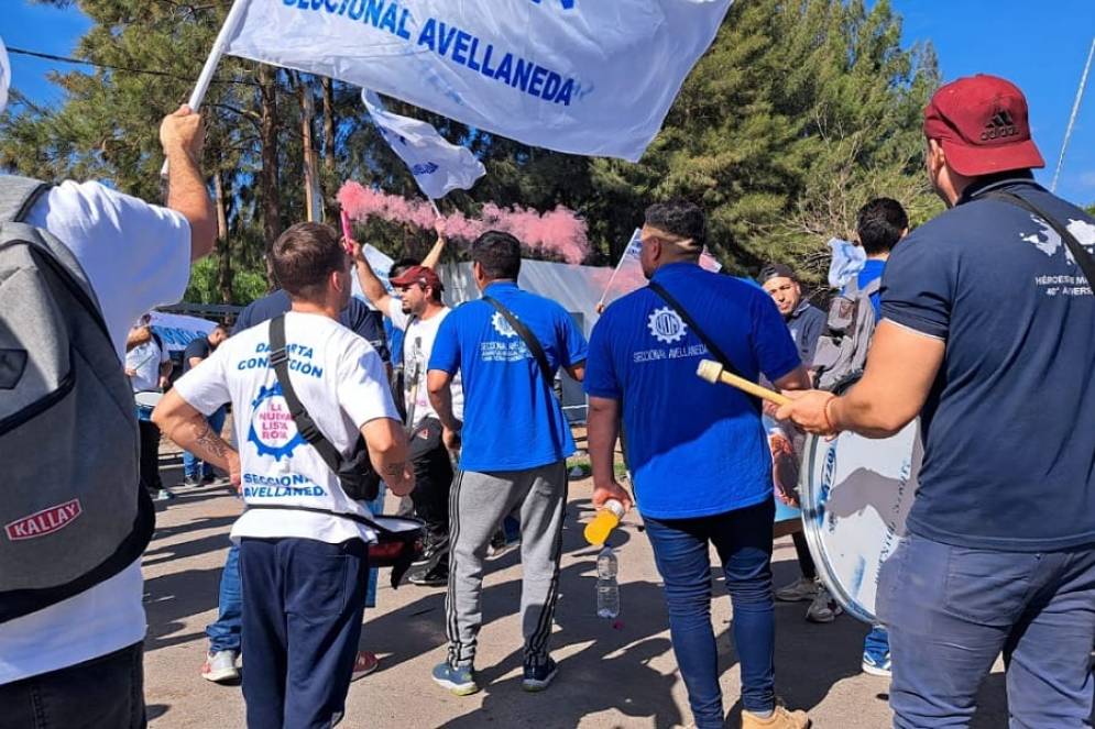 La protesta se extendió hasta pasado el mediodía.