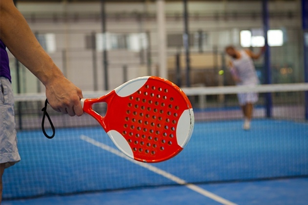 El pádel podrá jugarse en la versión 1 versus 1.