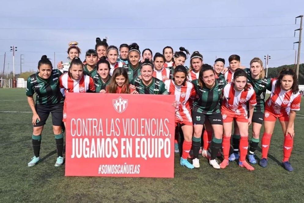 Las &quot;rojas&quot; y el conjunto de Mataderos, juntas por la causa de Paula.