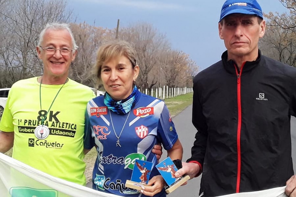 El camino tenía la particularidad de combinar dos superficies distintas, asfalto y tierra.