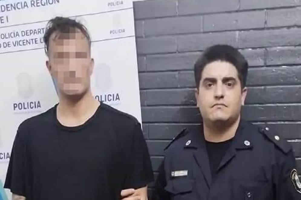 Esposado luego de su detención.