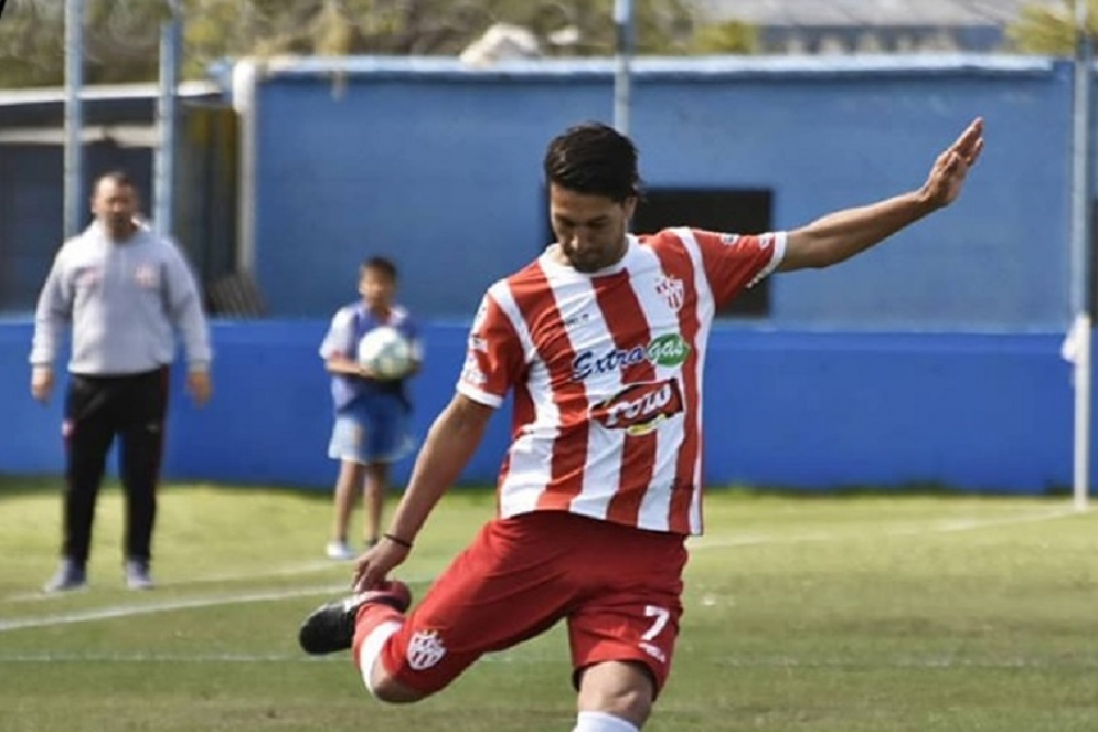 Julián Cano esta tarde en la cancha de Italiano. 