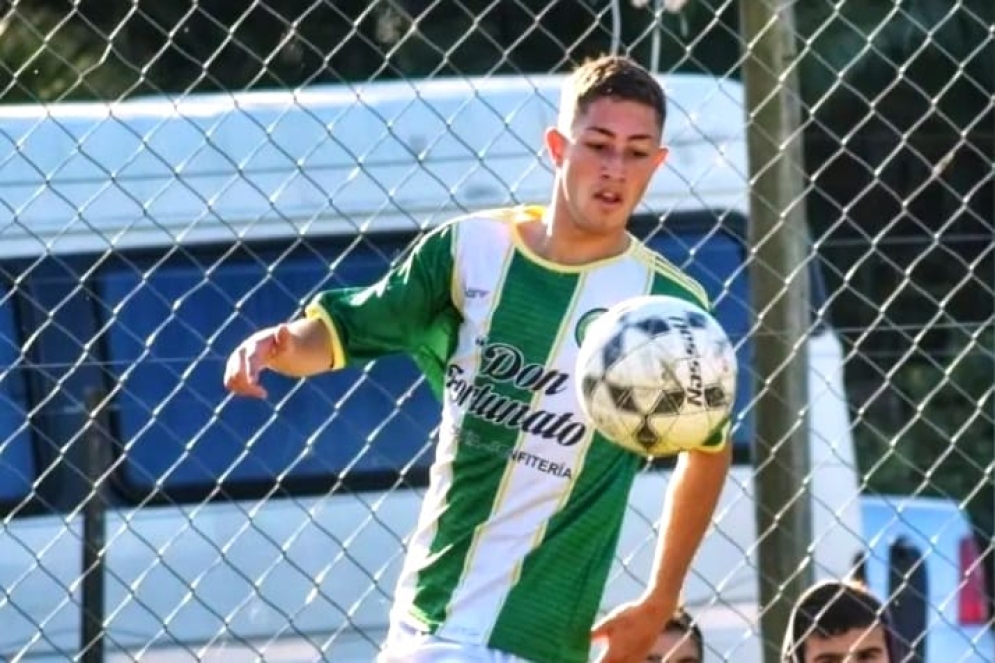 Kevin Ghigliazza recibiendo la pelota.