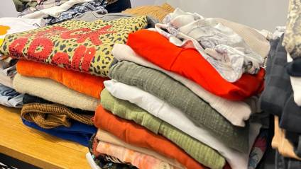 Feria de Navidad, con precios económicos, en “Emaús”