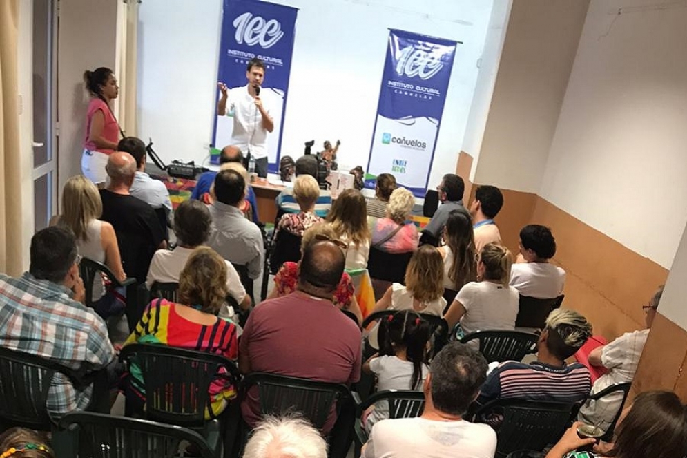 La charla se convocó en uno de los salones del ICC.