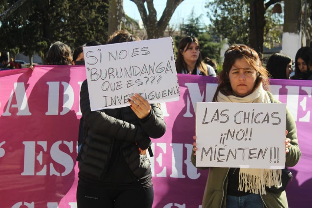 La madre de una de las victimas encabezó la protesta.
