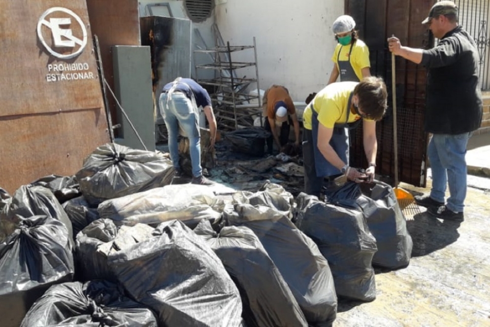 Fuego en el depósito de Vándalo