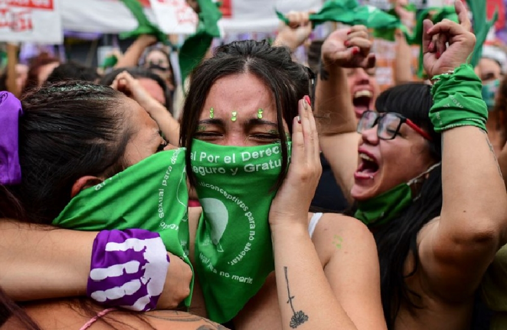 Luego de que se conociera el resultado, las calles se inundaron de festejos, abrazos y lagrimas.