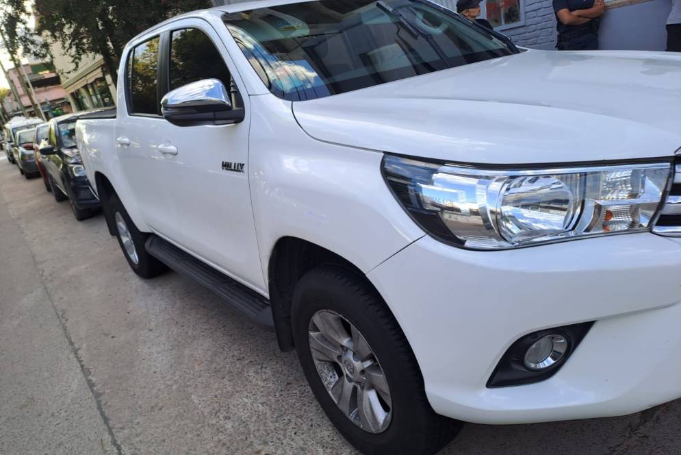 La Hilux recuperada por la policía había sido hurtada en el partido de La Matanza.