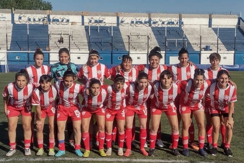 El plantel que se presentó en el sintético del &quot;funebrero&quot;.