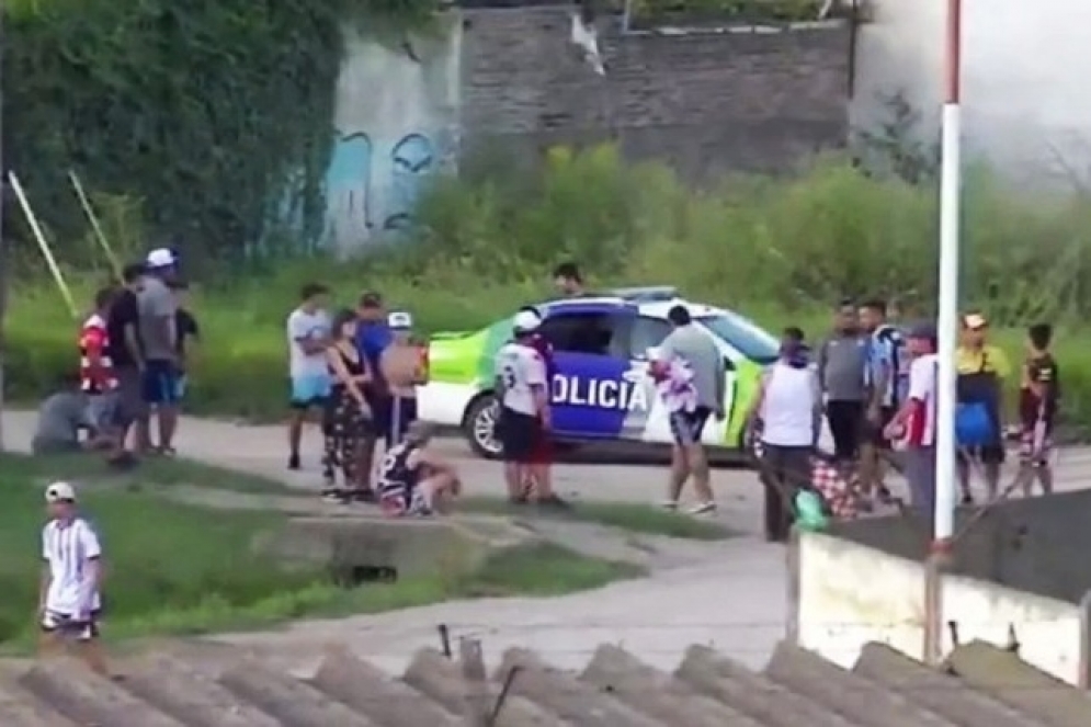 Frente a San Martín, hinchas del &quot;tambero&quot; apedrearon a la comitiva dirigencial visitante.