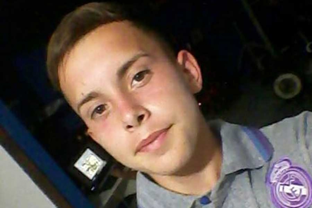Santiago Falcón tiene 16 años. 