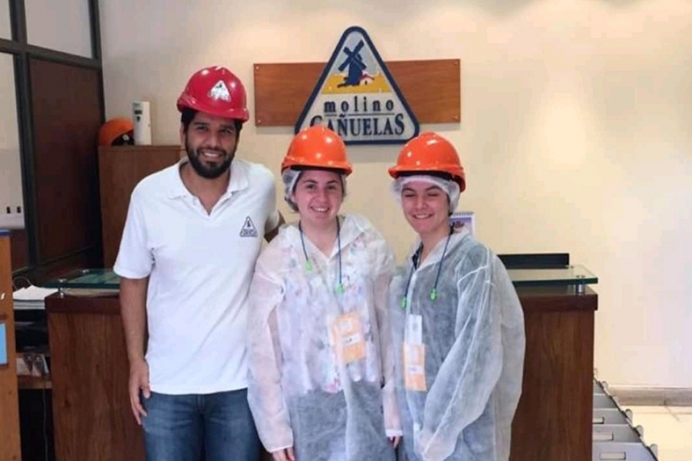 Los jovenes visitaron las instalaciones de la empresa Molino Cañuelas.