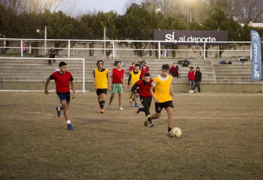 En el nuevo proyecto se probarán jugadores para la Primera y Reserva. Luego será el turno de los más chicos.