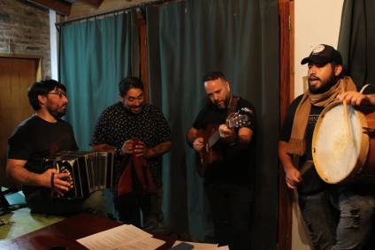 “Folclore Trio” se presenta en el Café Berlín