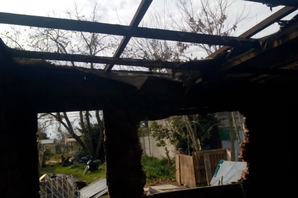 Horas después la casa fue demolida por completo. 