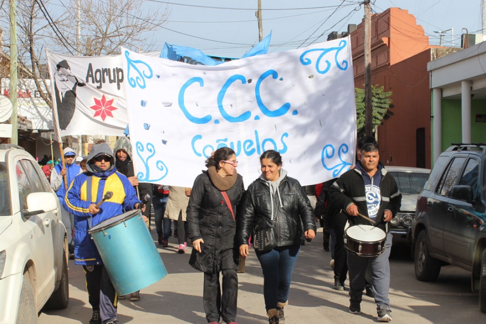 La columna marchando hacia la jefatura de inspección.