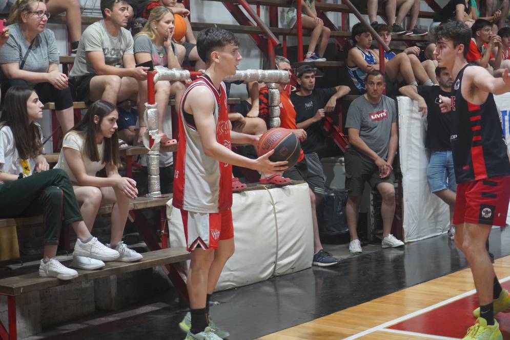 Aunque el albirrojo ganó el primer partido, quedó eliminado.