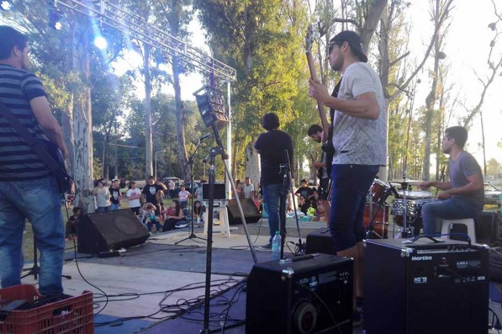 Se realizó el &quot;Máximo Rock Cañuelas&quot;