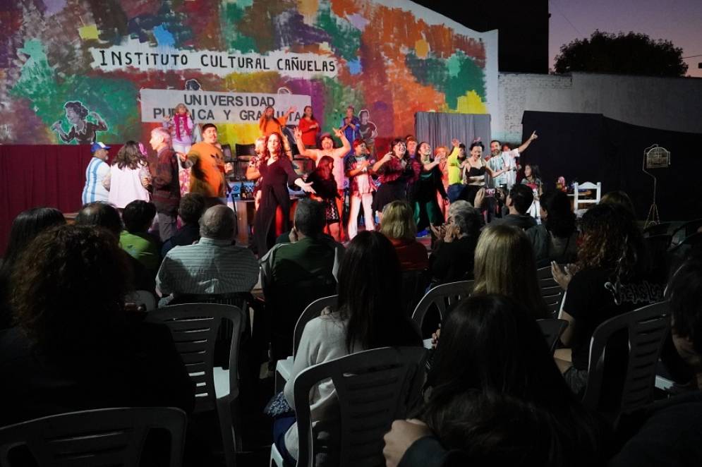 Más de 30 artistas en escena.