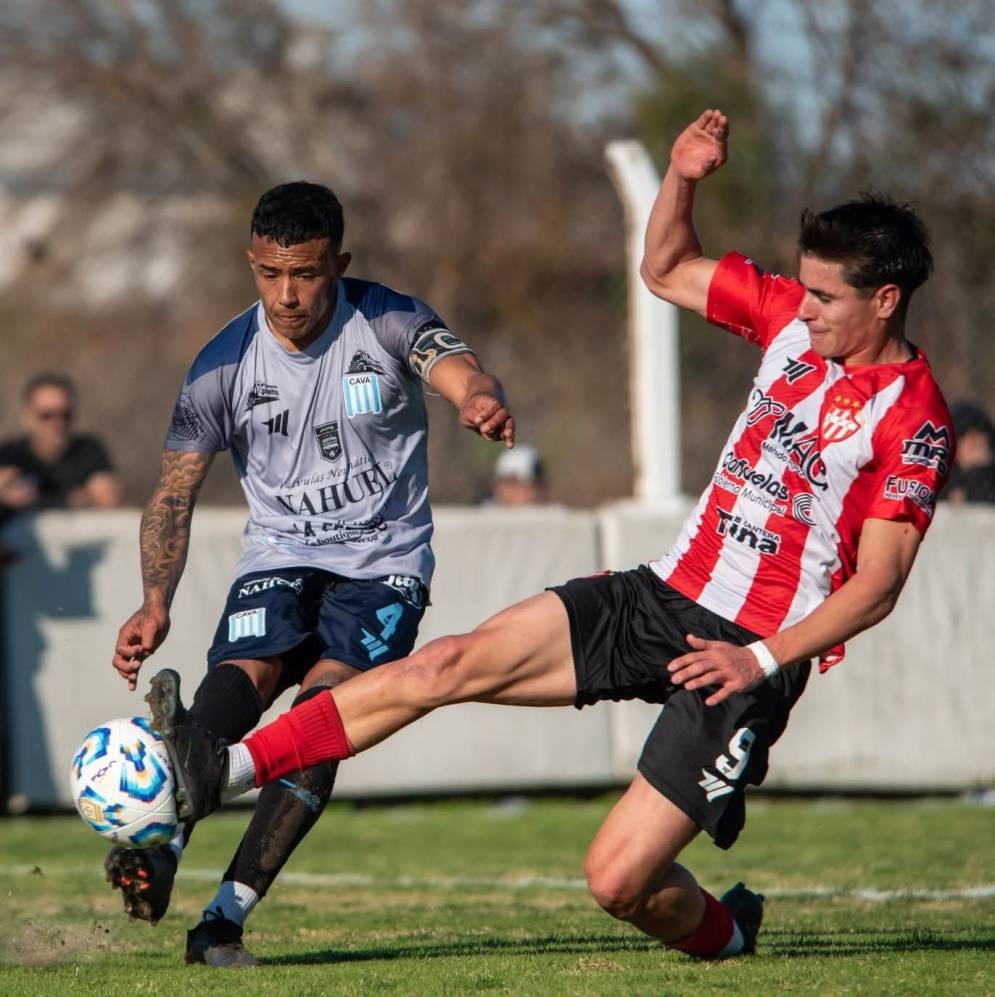 Ariel Ibañez presionando la salida. (Foto: David Nieva - @davidnieva95). 