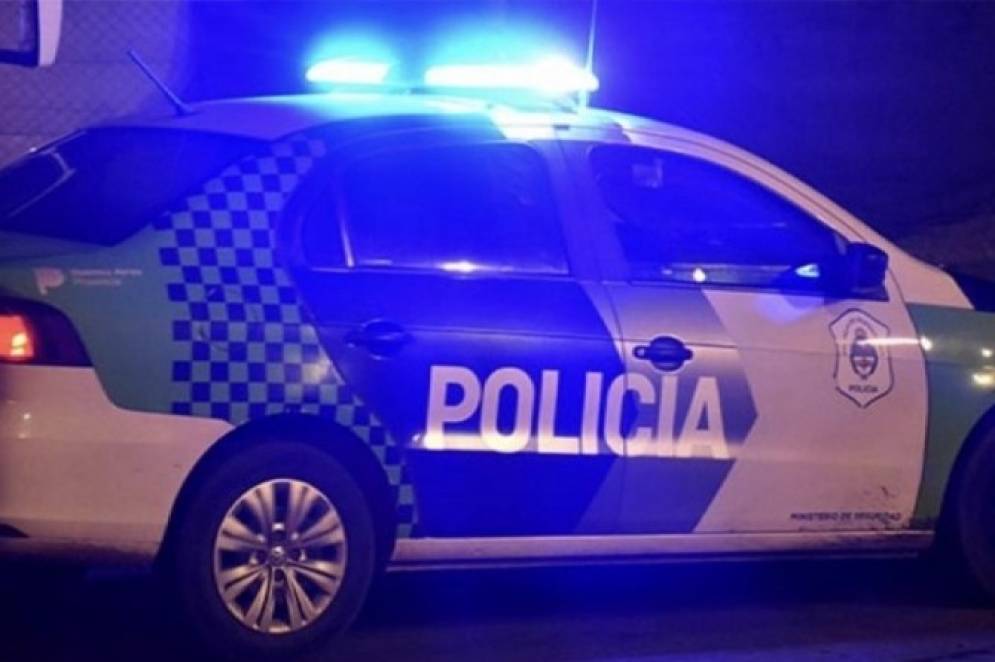 La policìa analiza las cámaras de la zona para dar con el auto utilizado por los delincuentes.